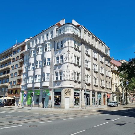 Oasis Apartments At Charles Square Prag Exterior foto