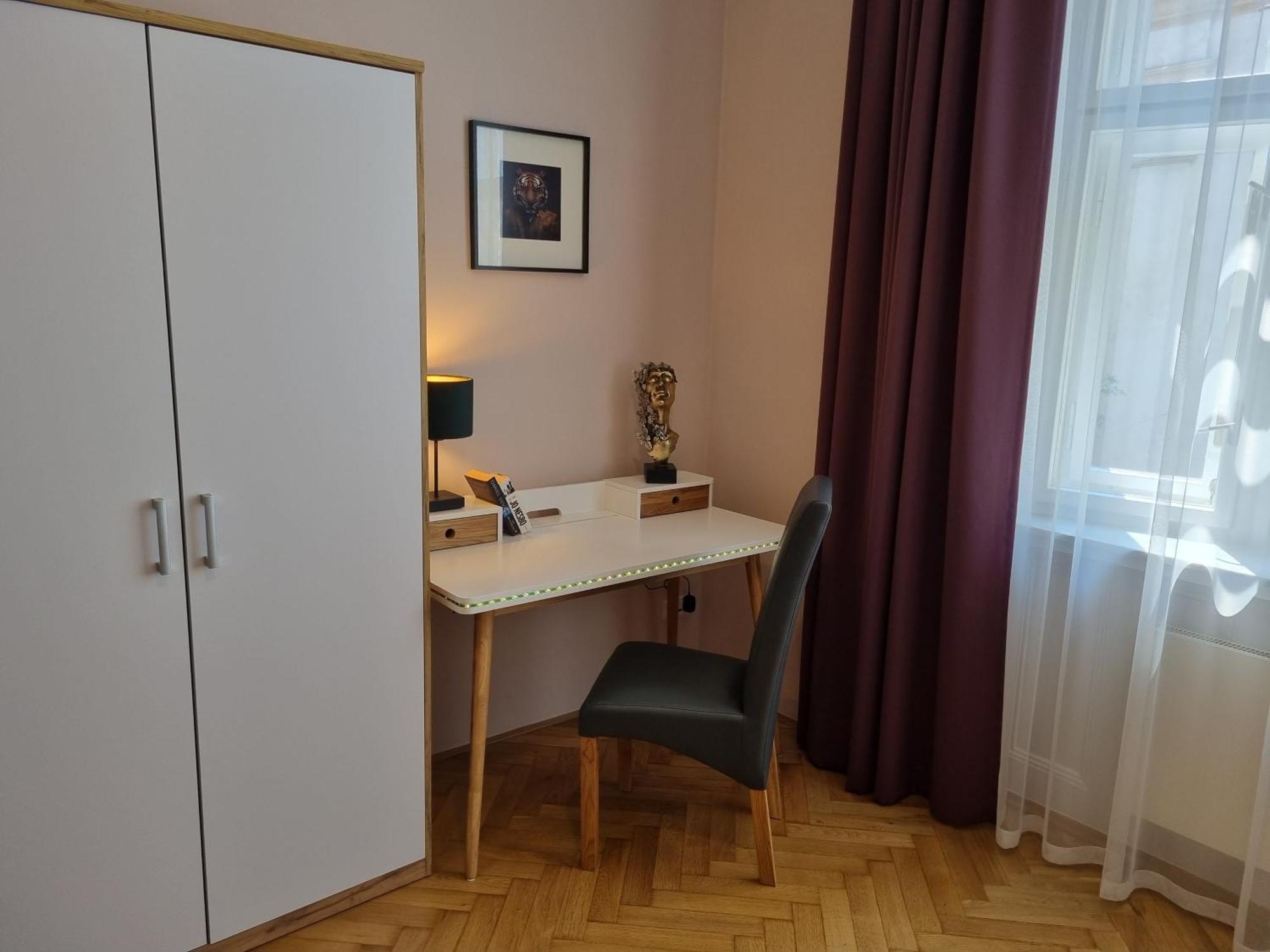 Oasis Apartments At Charles Square Prag Exterior foto
