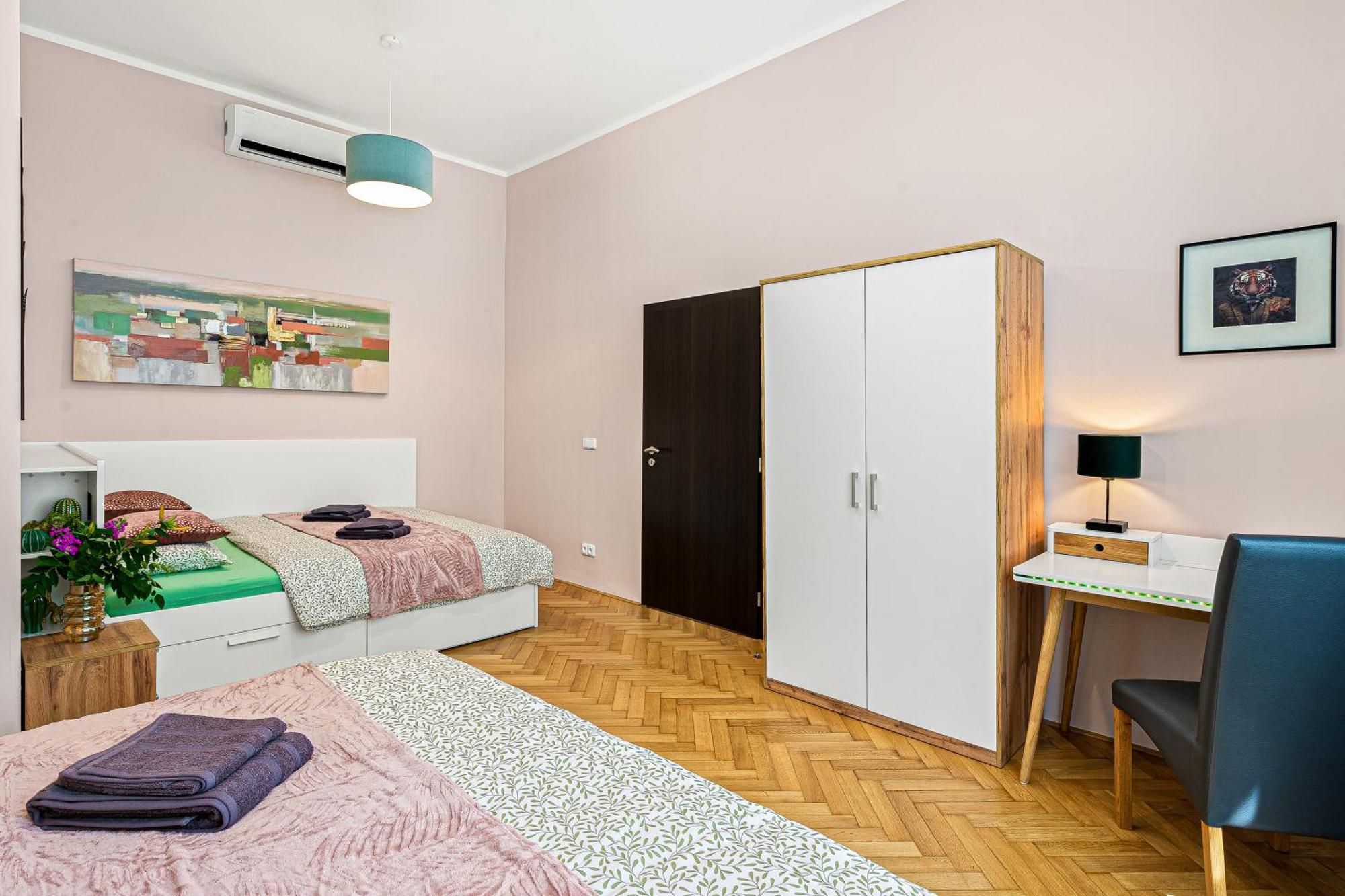 Oasis Apartments At Charles Square Prag Exterior foto