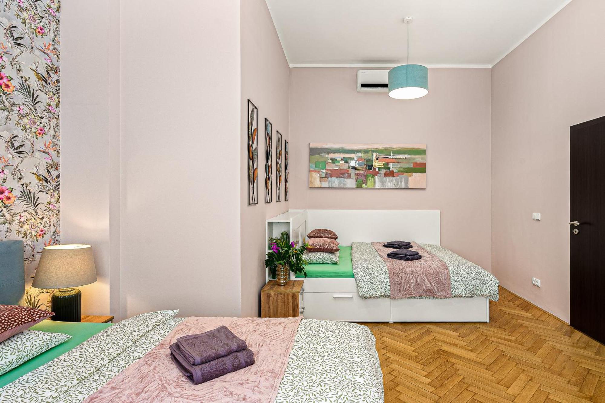 Oasis Apartments At Charles Square Prag Exterior foto